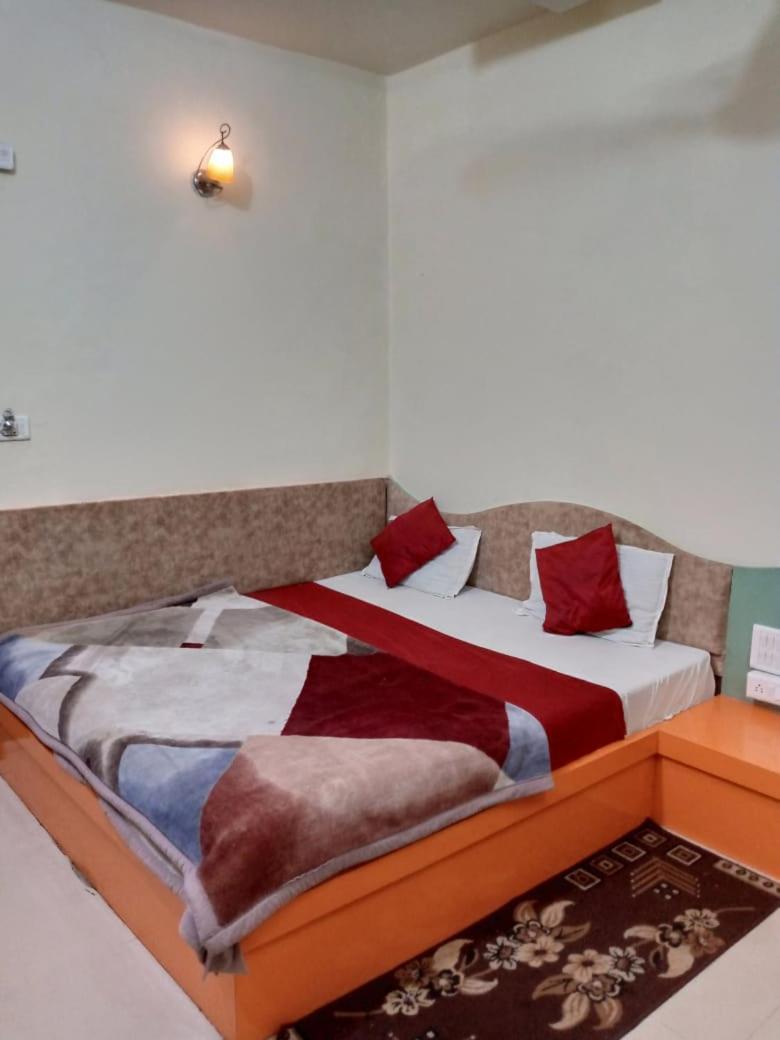 Hotel Amar Palace Pachmarhi Bagian luar foto