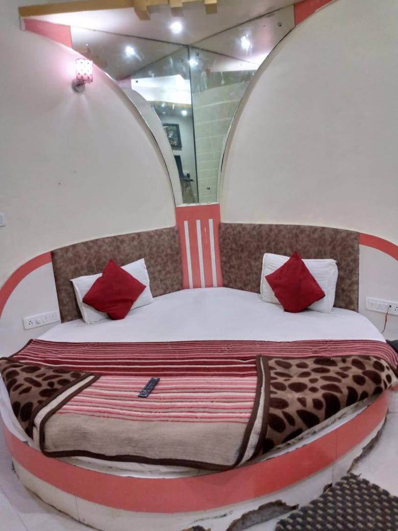 Hotel Amar Palace Pachmarhi Bagian luar foto
