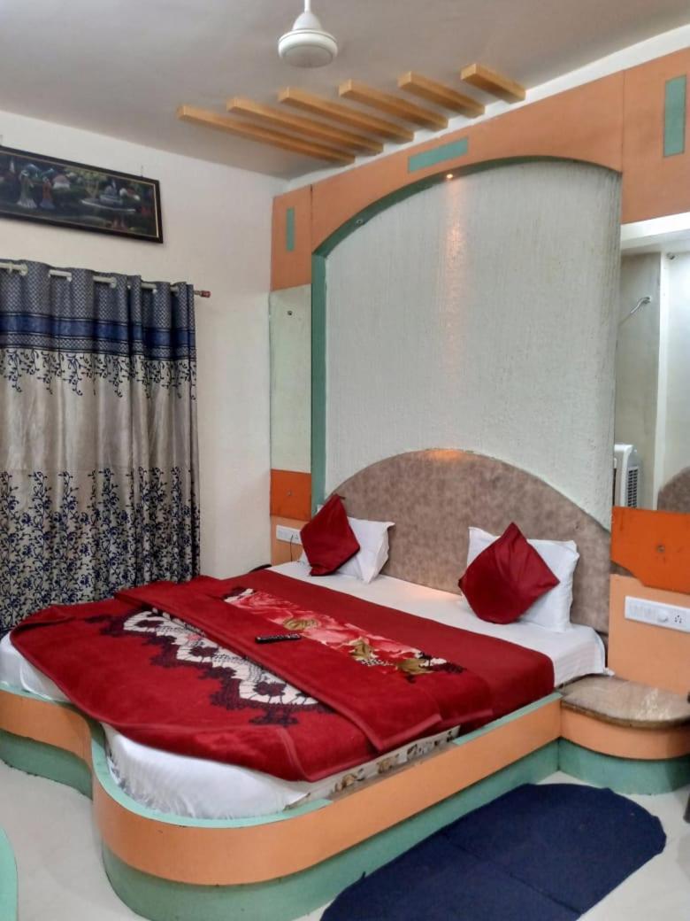 Hotel Amar Palace Pachmarhi Bagian luar foto